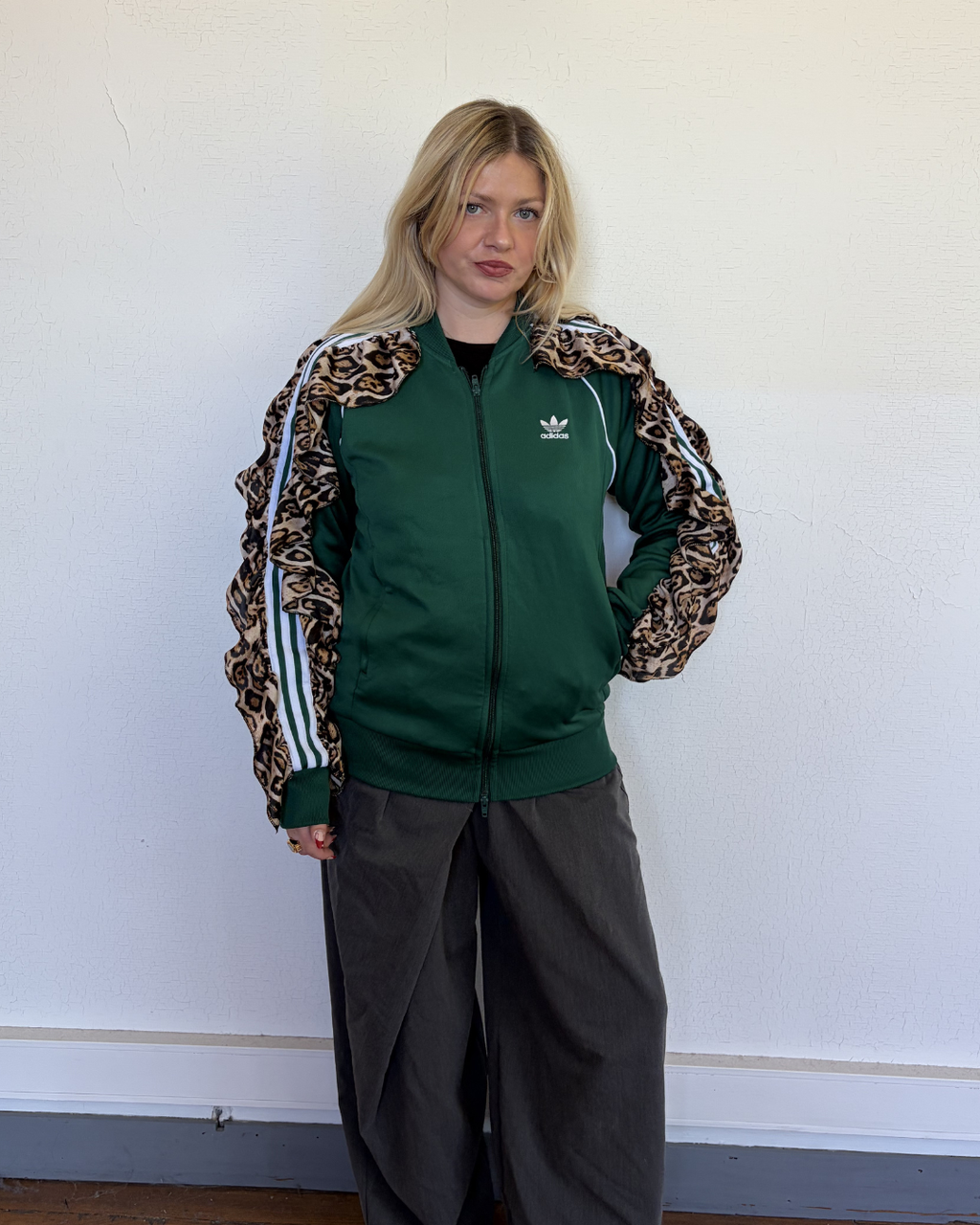 #83 Veste de sur-vêtement froufrous léopard