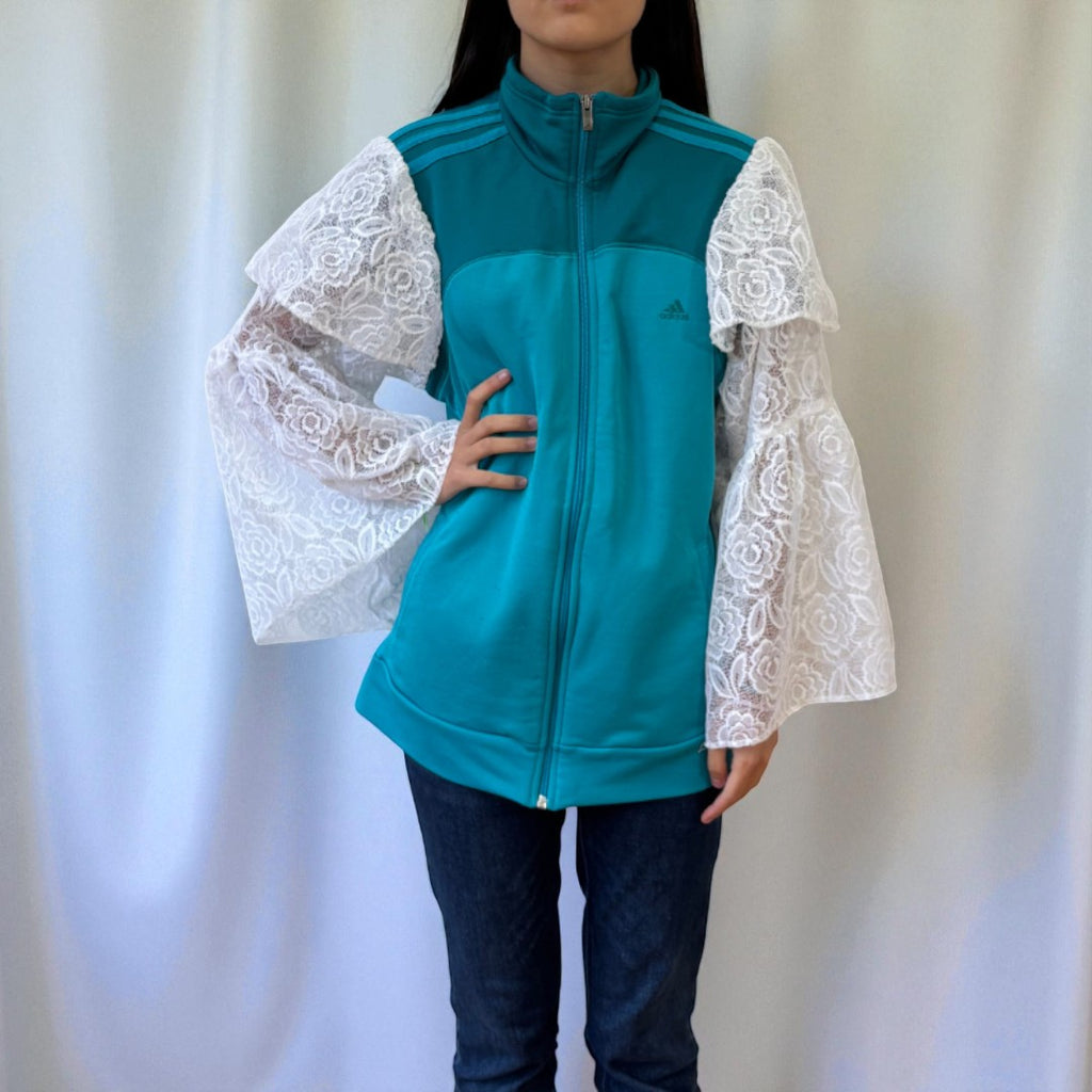 #16 Veste de sur-vêtement Adidas avec manches bouffantes