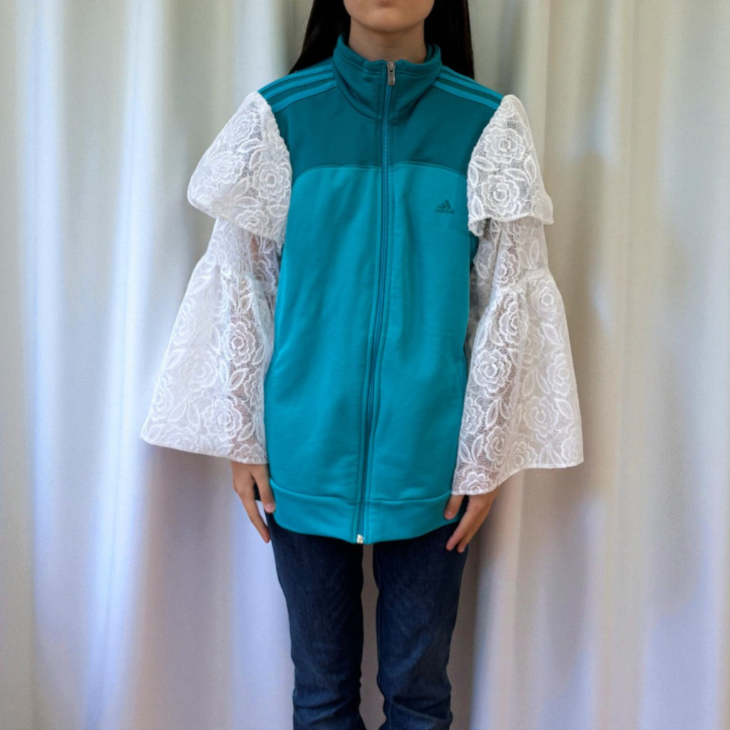 #16 Veste de sur-vêtement Adidas avec manches bouffantes